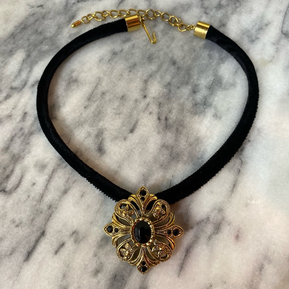 Avon Black Filigree Necklace